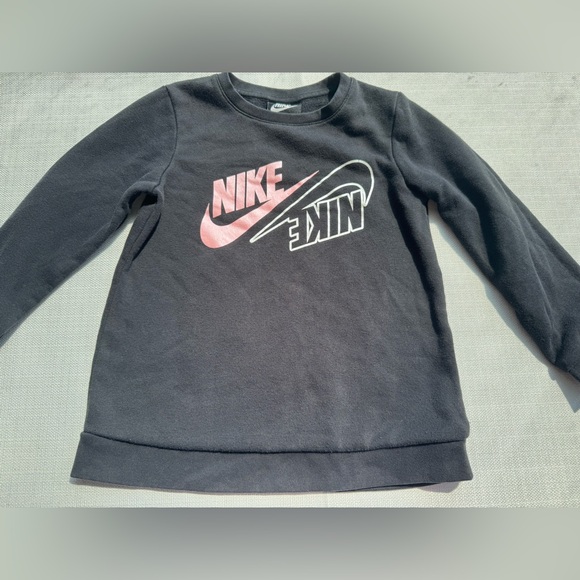 Nike ✔️ Youth Girls Black 🩷 Pink Crewneck Sweatshirt Size 6 Medium 5-6 yrs EUC - Picture 3 of 6